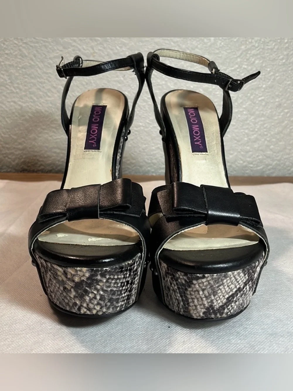 Mojo Moxy Sonny Python Snake Print Wedge Sandals Black Leather Bow Womens 7.5